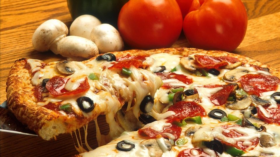 В Тобольске грабители отобрали у курьера 12 коробок пиццы