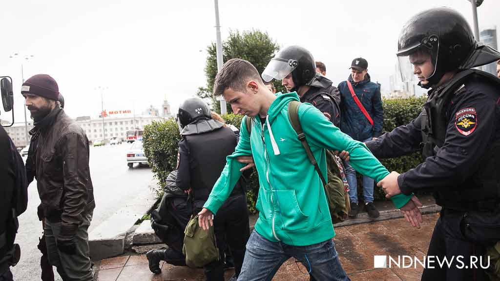 Оцепление, ОМОН и задержание горожан: акция сторонников Навального в Екатеринбурге (ФОТО, ВИДЕО)
