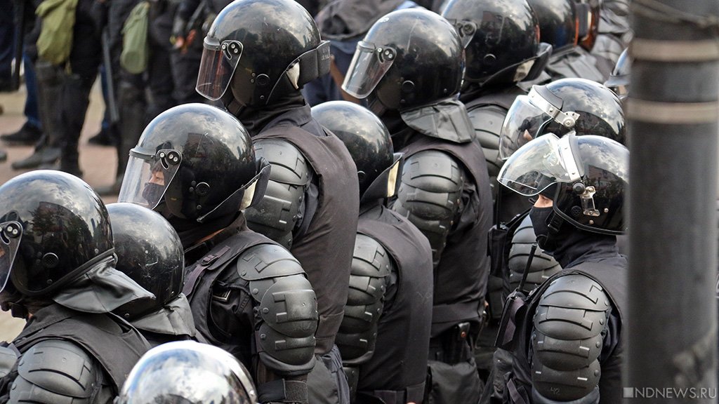 В нижневартовской школе, где полицейские устроили имитацию разгона митинга с участием учеников, началась проверка