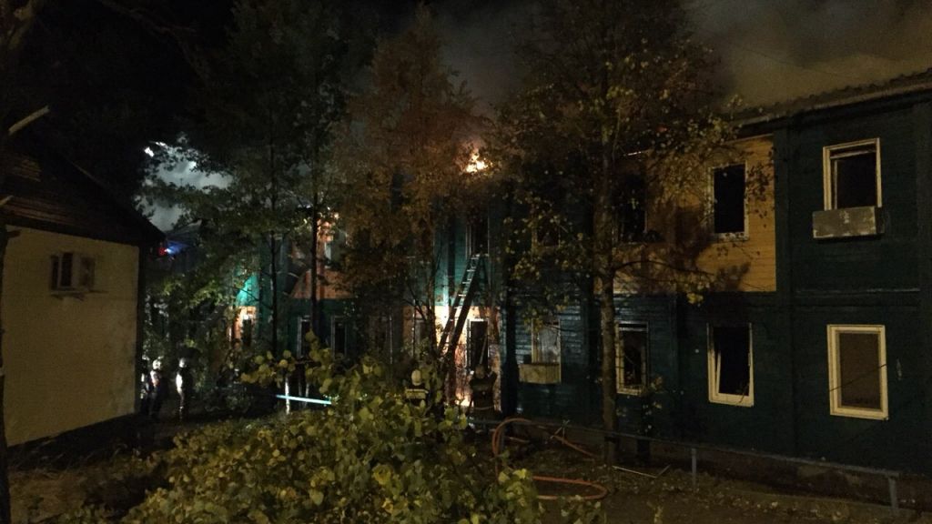 В Ноябрьске сгорел жилой дом, есть погибшие