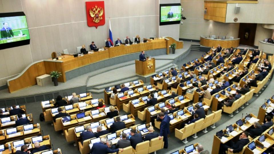 Депутаты Госдумы злоупотребляют селфи на заседаниях