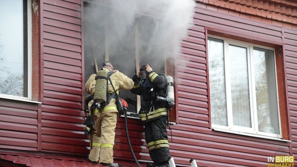 Пожар в больнице Уралтрансмаша начался с ординаторской, эвакуировано 68 человек