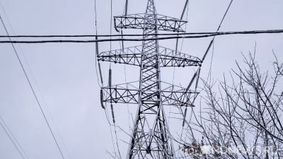 Непогода оставила без электричества жителей нескольких уральских городов