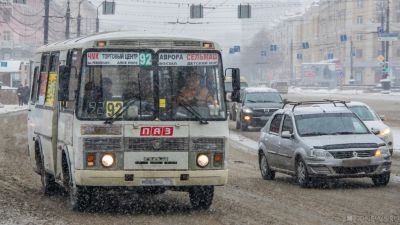 Два автобуса столкнулись на остановке в Челябинске