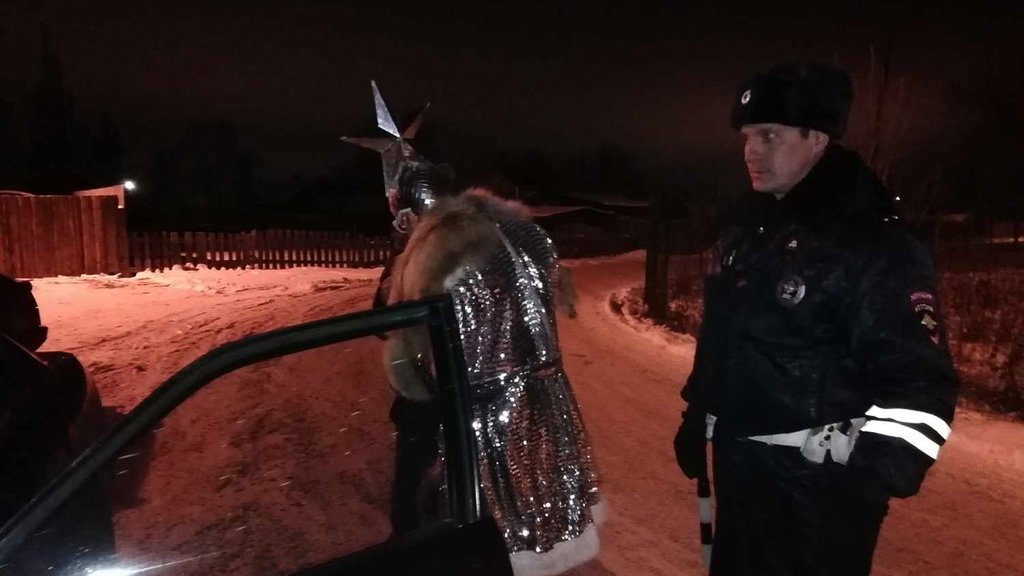 Уральские гаишники ловили нарушителей с помощью травести-актера из цирка