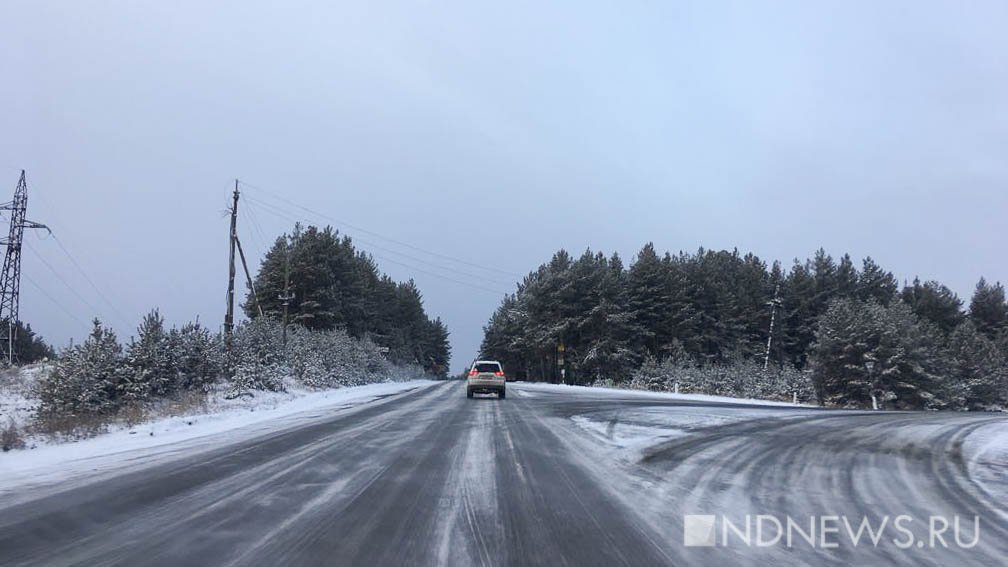 На уральские дороги снова выпал снег. Движение не перекрывали