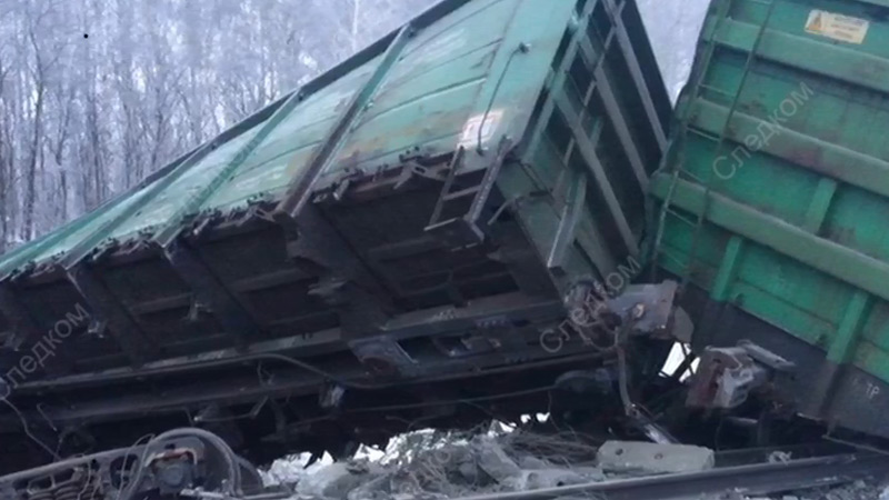 Из-за схода почти 20 вагонов в Оренбуржье может быть нарушено движение поездов (ФОТО)