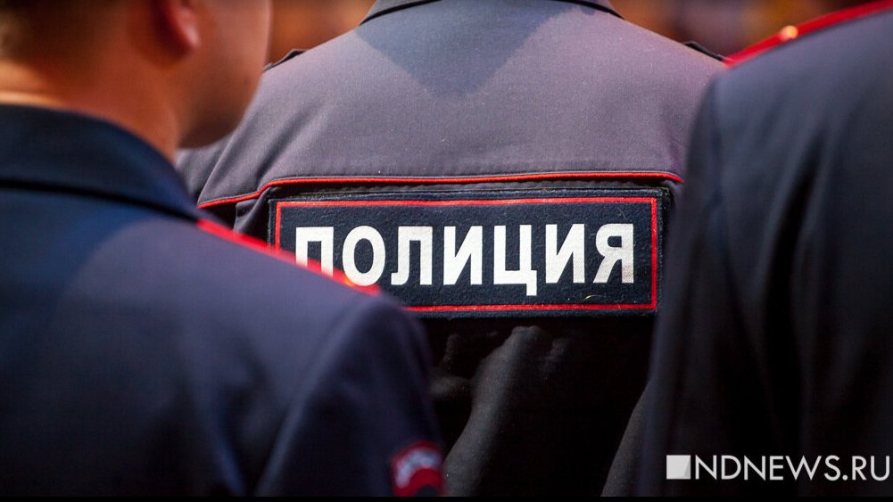 В Сургуте полиция уговорила наркомана отпустить родственников, которых он держал под замком