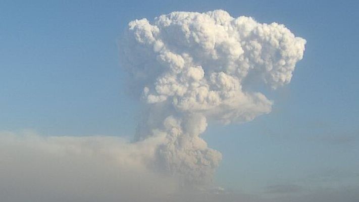 Камчатский вулкан Шивелуч выбросил громадный столб пепла