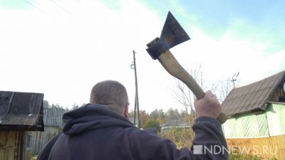 Житель Кузбасса с топором бегал за детьми на детской площадке