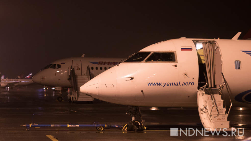 Самолет АТК «Ямал» с пассажирами из Тюмени в Москве врезался в столб