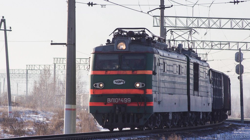 В Челябинской области поезд налетел на внедорожник