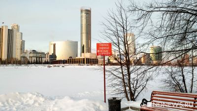 В Екатеринбурге два человека провалились под лед