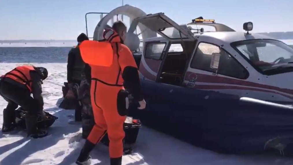 Четырех рыбаков сняли с отколовшейся льдины на Белоярском водохранилище