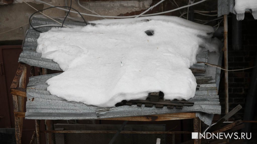 В Североуральске под тяжестью снега рухнула крыша бассейна «Нептун»