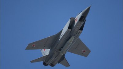 Российский МиГ-31 отогнал норвежский военный самолет от границы РФ