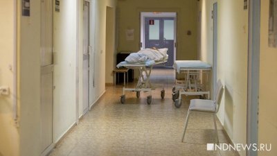 Пациенты с коронавирусом лежат в коридорах больницы – в палате нет мест