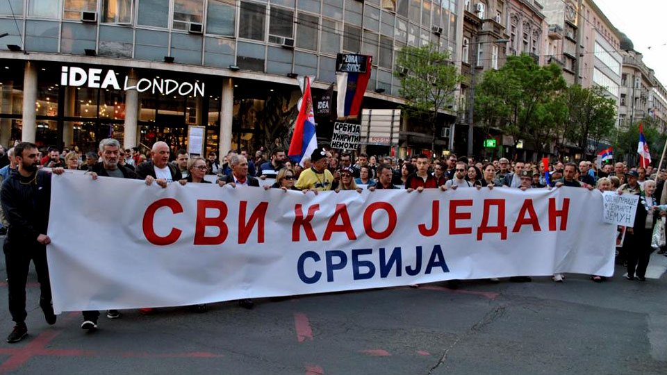 Политическое шапито: сербская оппозиция начала гастрольный тур