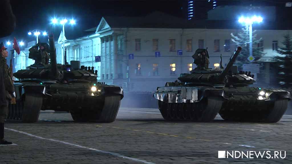 По центру Екатеринбурга проехали танки. Ночная репетиция Парада Победы (ФОТО, ВИДЕО)