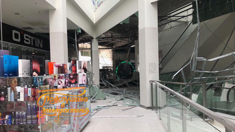 «Как после теракта»: в подмосковном торговом центре рухнул потолок