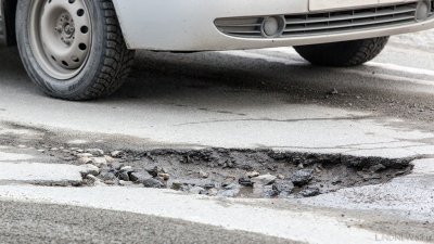«Очень жалко технику»: сотрудники муниципального перевозчика умоляют власти отремонтировать дорогу в копейском поселке