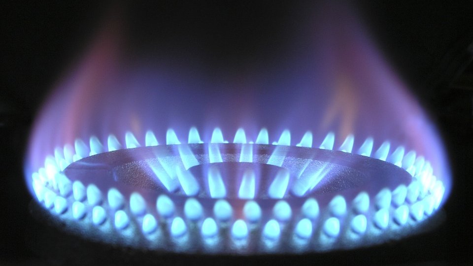 Европа начала тратить запасенный на зиму газ