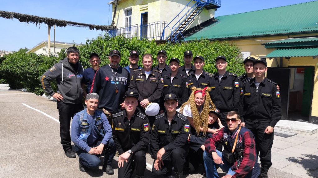 Надымчане проехали на мотоциклах до Новороссийска в память о воинах великой отечественной