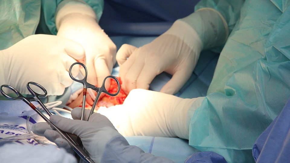 Жительнице Салехарда во время платной операции в Тюмени проткнули кишечник