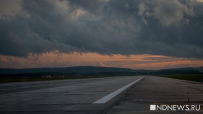 В Екатеринбурге военный самолет снес фонари на взлетно-посадочной полосе аэропорта
