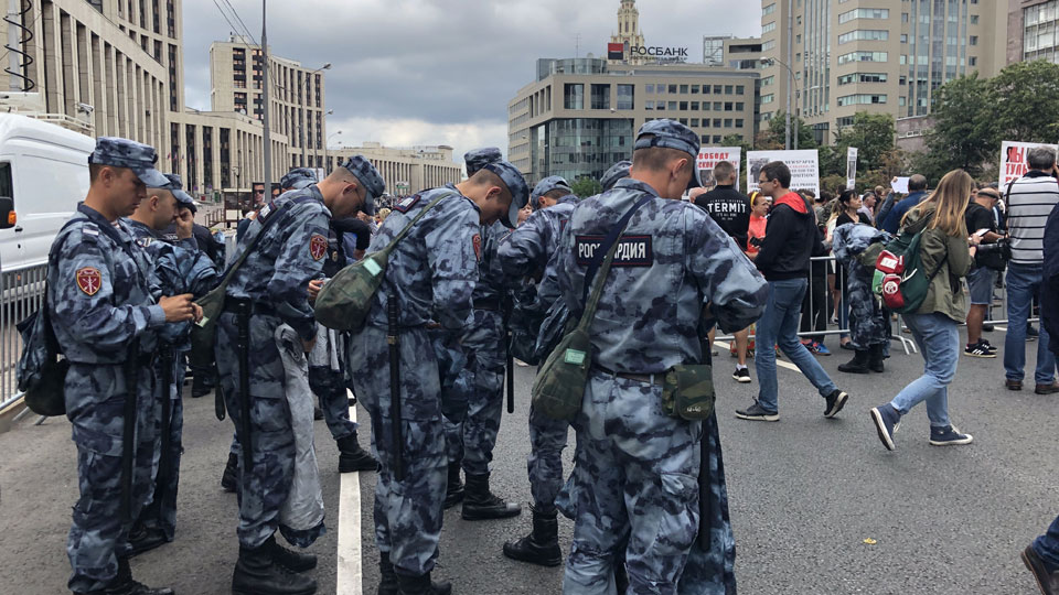 «За свободу слова!» В Москве проходит акция в поддержку журналиста Голунова