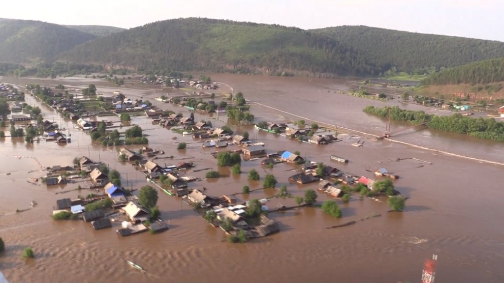 Число пропавших во время паводка в Иркутской области сократилось вдвое / Остаются затопленными более 3 тысяч домов