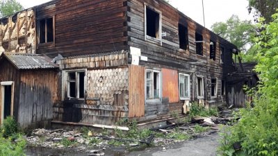 В Екатеринбурге после пожара в расселенном доме обнаружены трое погибших (ФОТО)