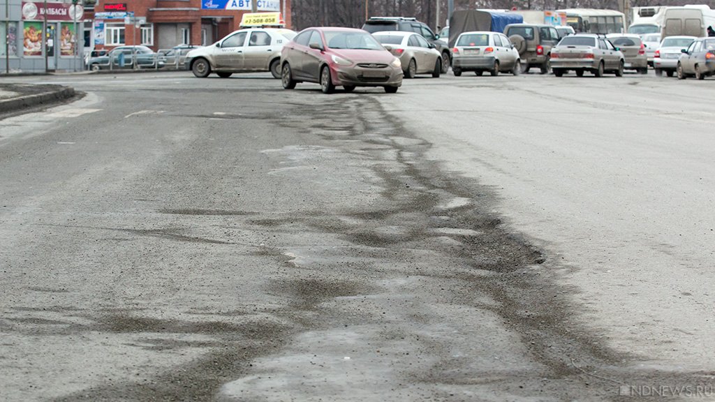 Надорвались? В Челябинске подрядчик срывает сроки ремонта дорог