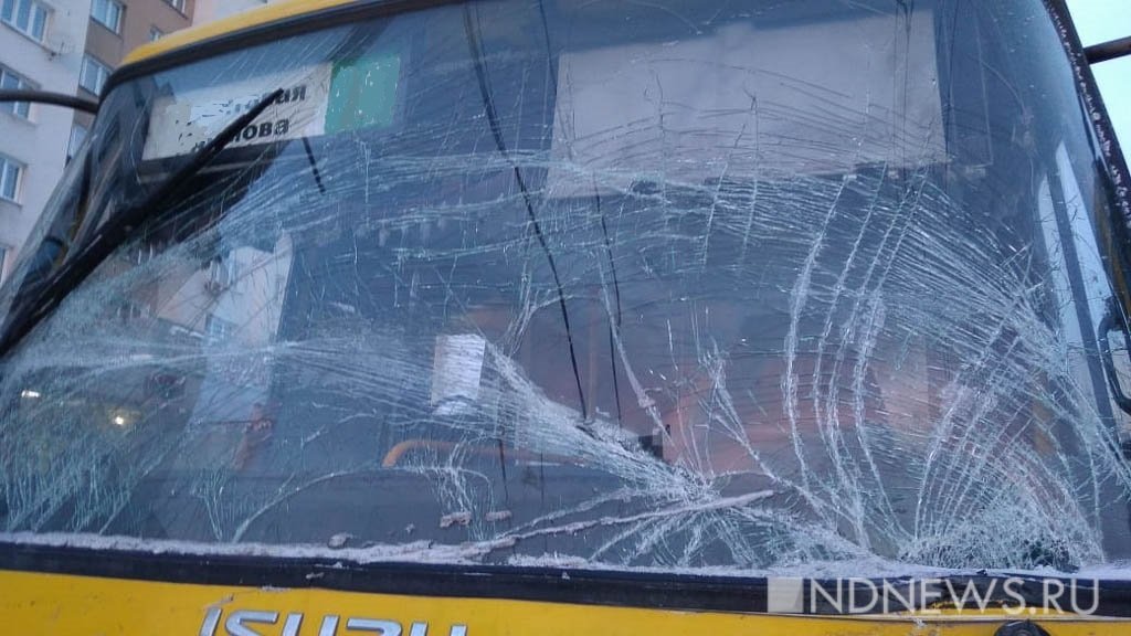 В Тагиле водитель маршрутки протаранил автобус с пассажирами
