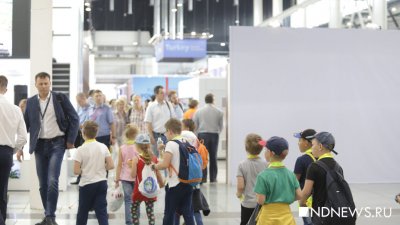 «Иннопрому» пора вернуть детский день – выставочное пространство заполонили школьники и зеваки (ФОТО)