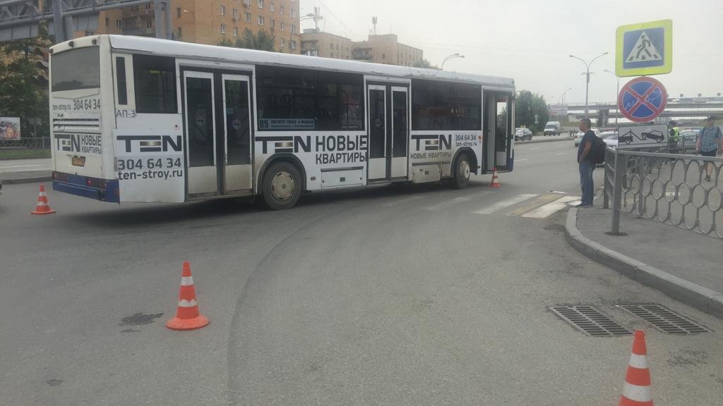 В Екатеринбурге автобус сбил двух пожилых пешеходов