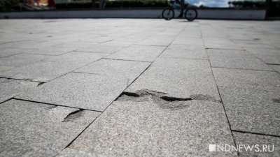 «Гулять не мешает»: плитку на набережной Городского пруда починят когда-нибудь (ФОТО)