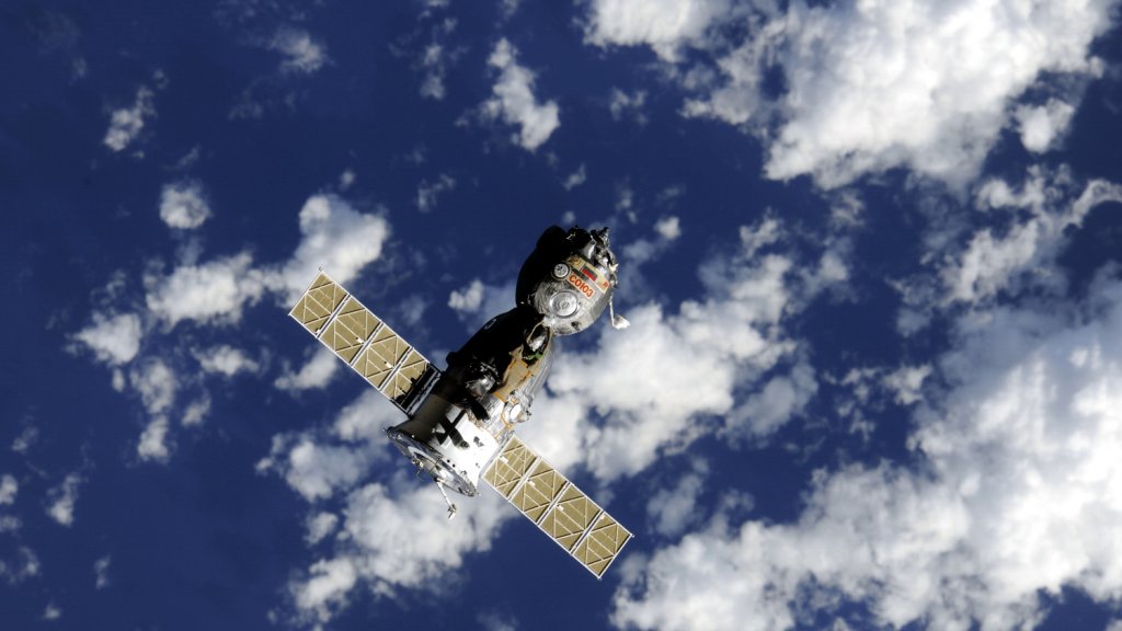 Россия сокращает число пилотируемых запусков на МКС из-за США