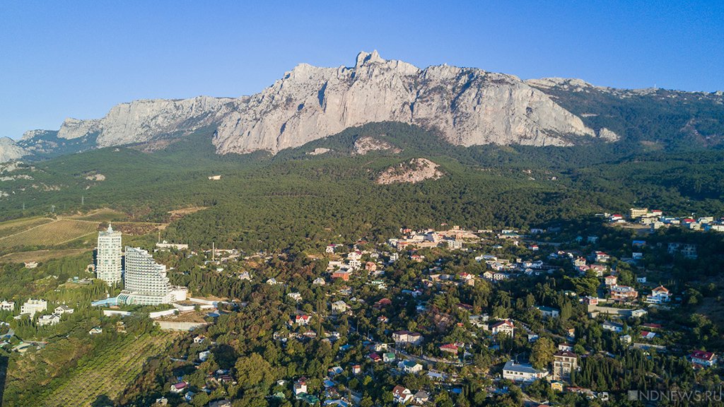 В Крыму закрыли часть популярных туристических маршрутов и троп