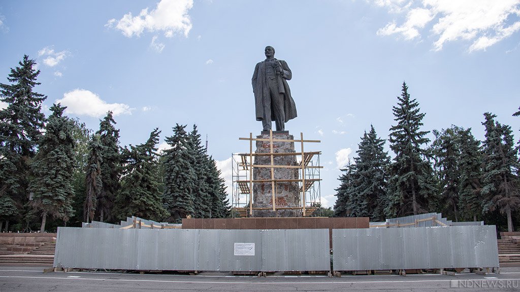 Челябинск будет отмечать День города с обшарпанным вождем