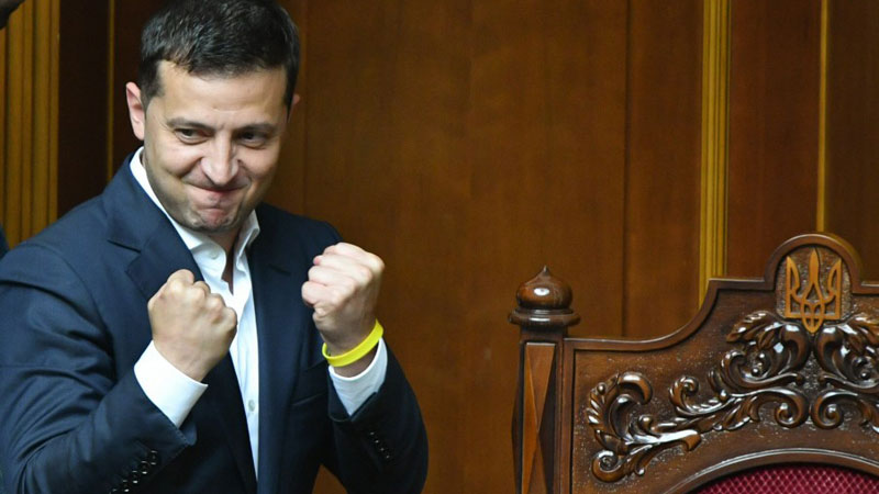 «Это шизофрения в чистом виде»: Зеленский пускает пыль в глаза разговорами о Донбассе