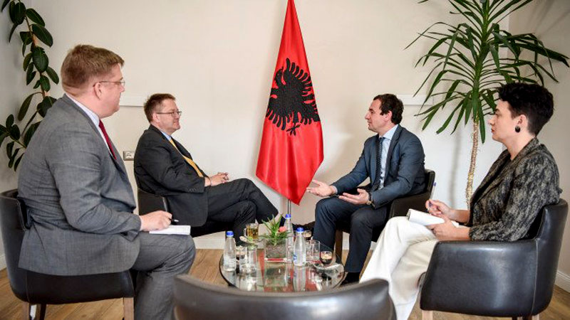 Под албанским флагом: косовские власти наглядно продемонстрировали свои планы