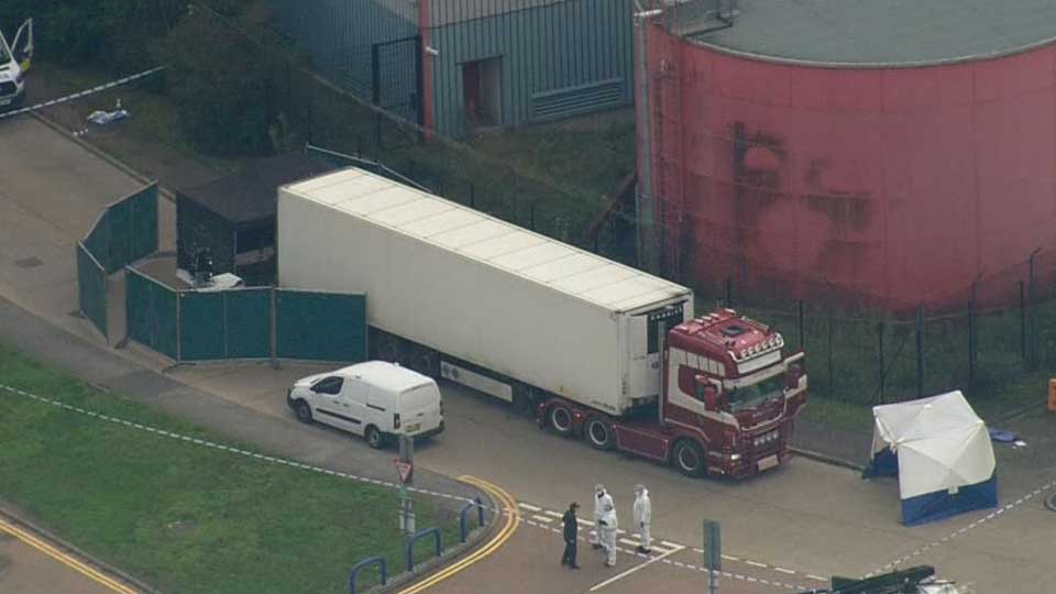 В Великобритании обнаружили 39 трупов в кузове грузовика