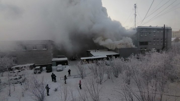На Ямале вместе с машиной сгорел гараж «Ростелекома»
