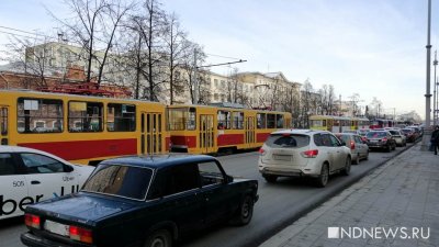 На Ленина из-за ДТП на путях встали трамваи