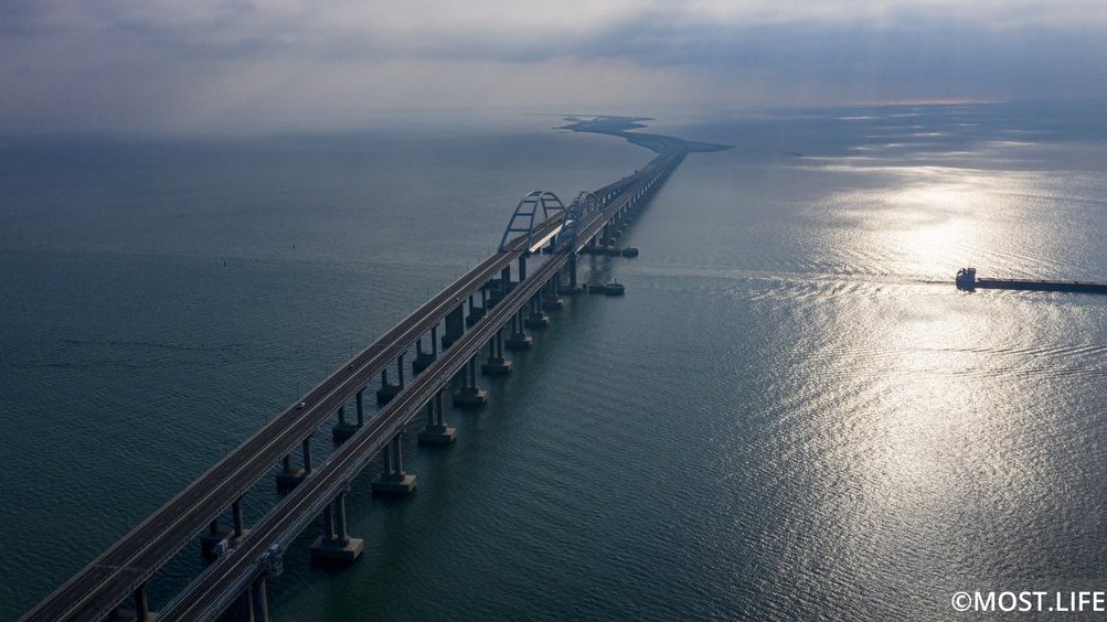 Поезд вне расписания: железнодорожное движение по Крымскому мосту откроет президент РФ