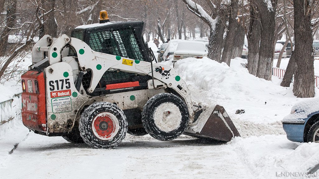 В Челябинске не смогли справиться со снегом даже под контролем мэрии