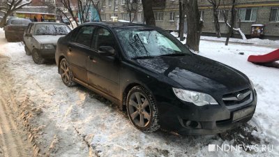 Из-за нечищеных дворов, бездействия УК и чиновников в Екатеринбурге активизировались гряземесы (ФОТО)