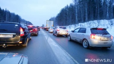 На трассе Екатеринбург – Пермь возникли огромные пробки (ФОТО)