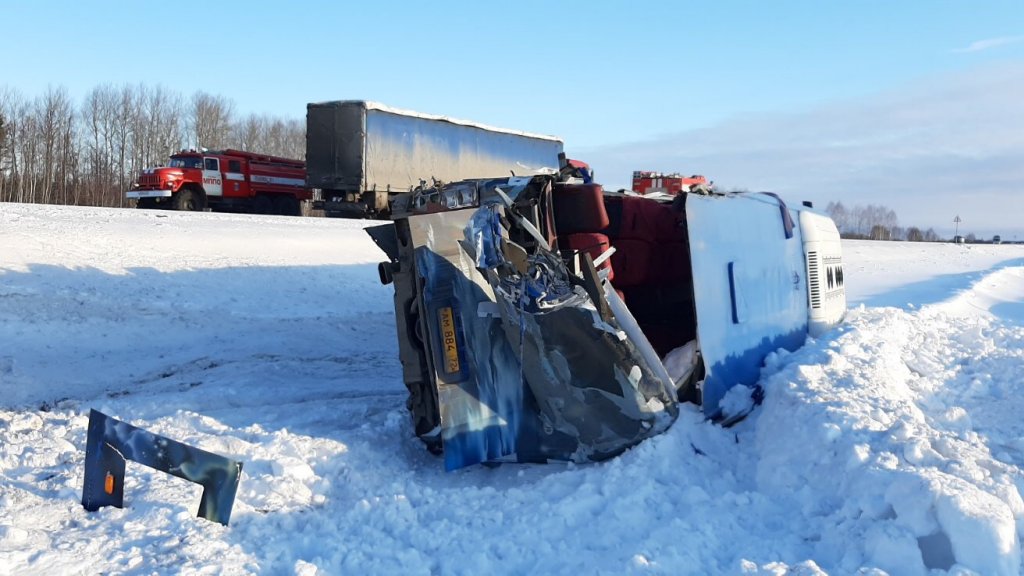 В Тюменской области разбились два автобуса, пострадали почти 20 человек